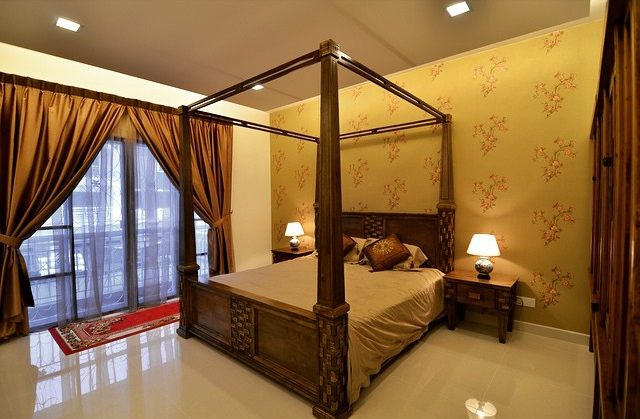 Four poster bedroom by Golden Carpentry and Reno