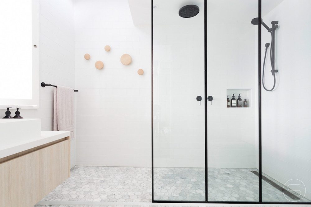 12 Amazing Black And White Bathrooms For The Minimalist In You White Bathroom With Black Shower Fixtures Design By Spinzi