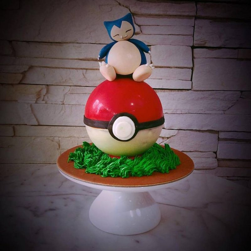 Snorlax pokemon cake by The White Ombre