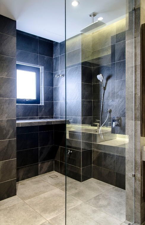 Tiled bathroom in Sunway SPK. By Movent Signature