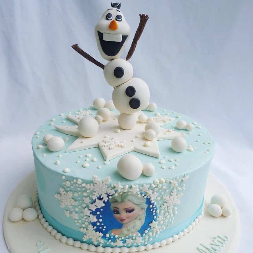And for those who loves the quirky Olaf, just request for an Olaf cake topper. Corine and Cake. Source