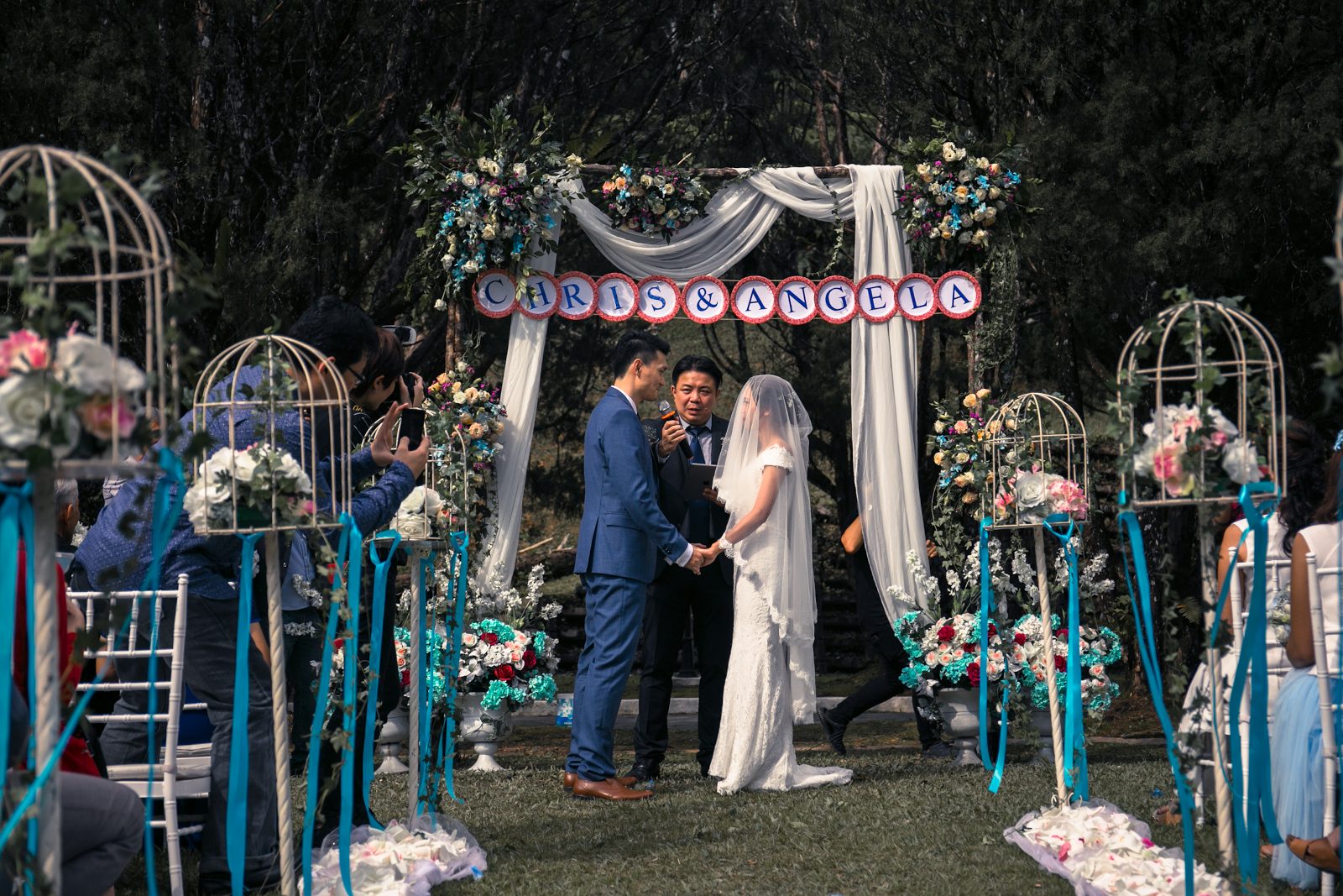 Garden wedding ceremony in Genting Sempah. Photo by Dreamwarriors Production. Get quotes for wedding photography at Recommend.my