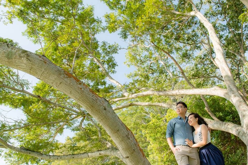 Bedok Reservoir Park pre-wedding photoshoot in singapore by The Missing Pieces. Source