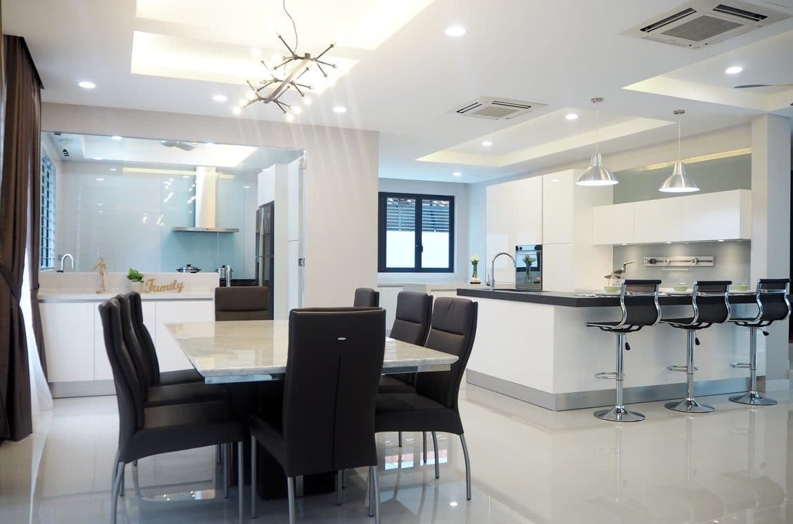 Wet and dry kitchen design for bungalow in Subang Jaya by Meridian Inspiration