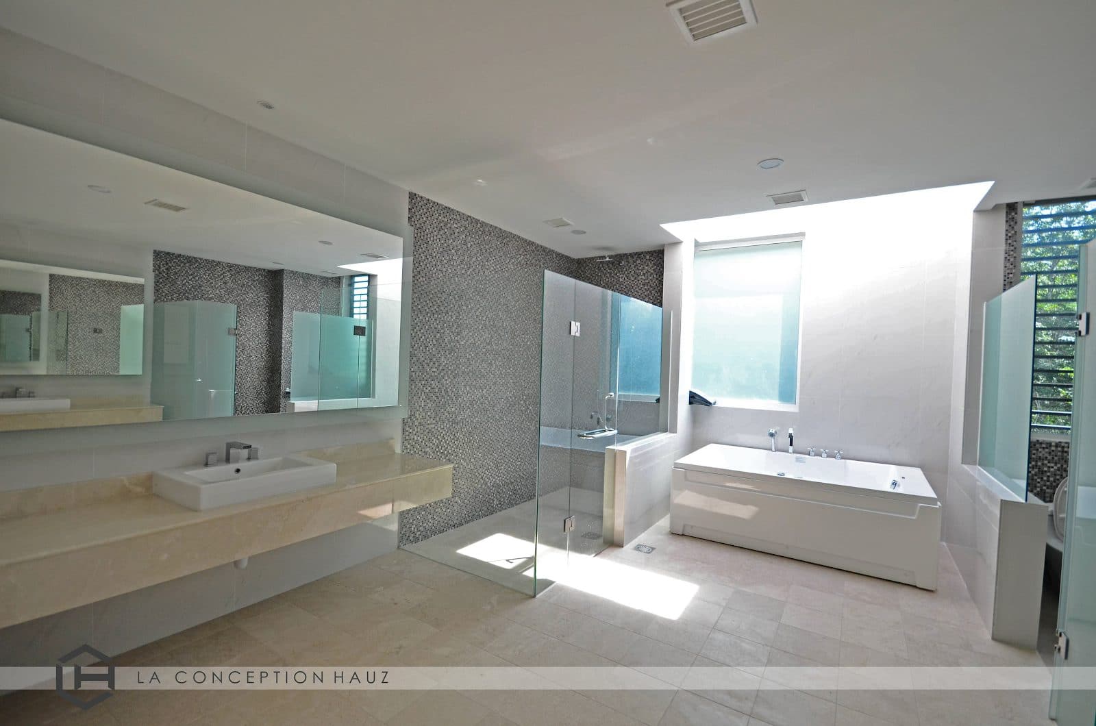 bathroom renovation in Tropicana indah by La Conception Hauz