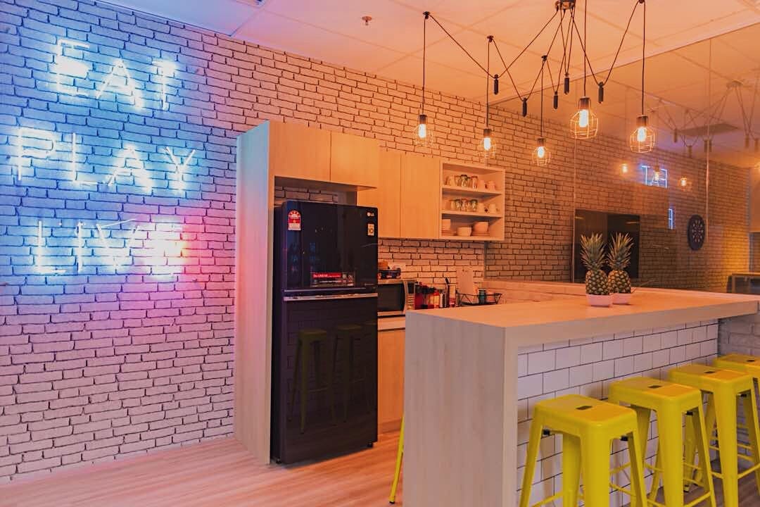 Office pantry design with bar counter at ByondWave office. Source: EzyOffice