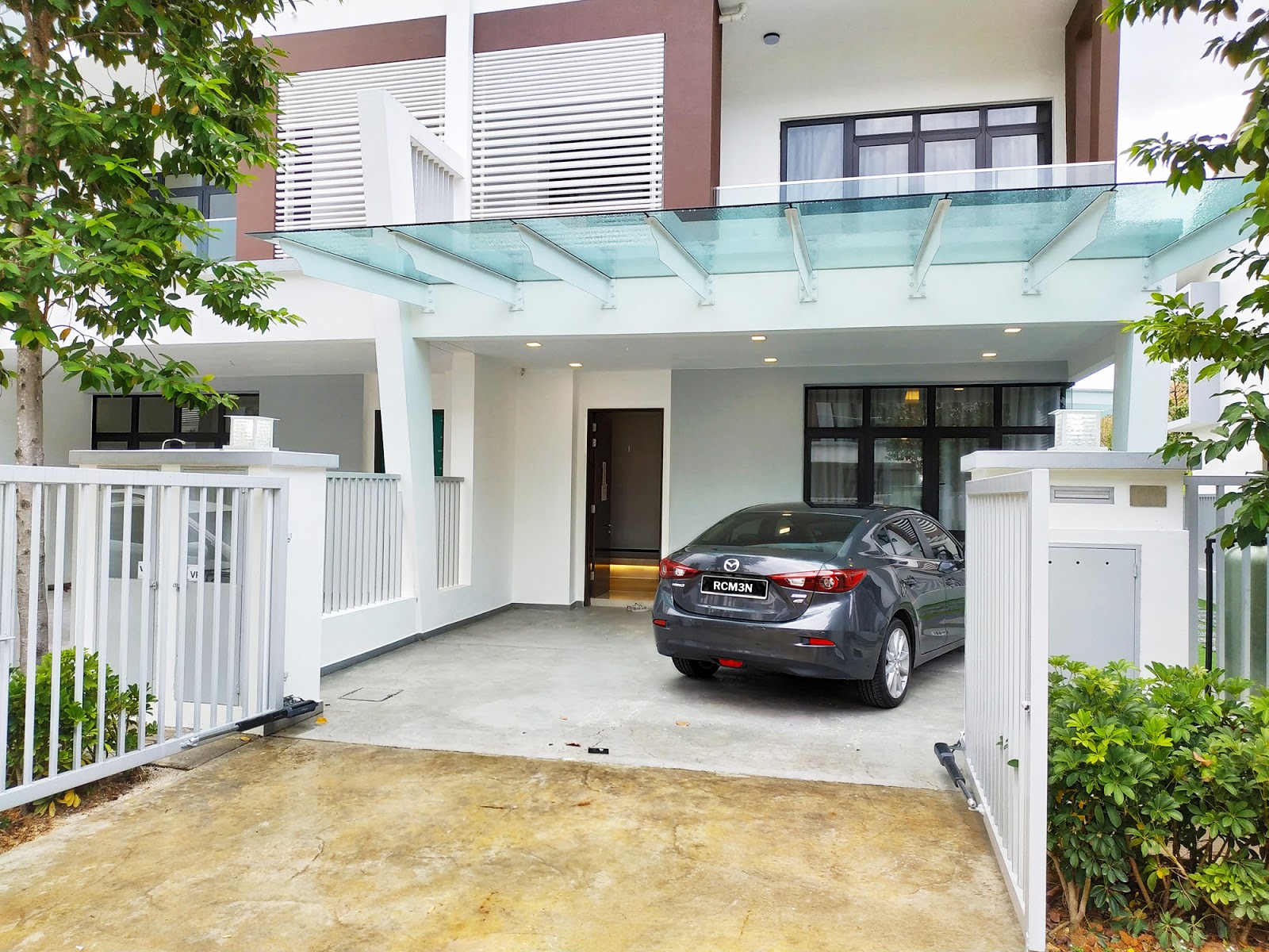 Above: The client's three-story semi-d unit in Avens Residence, Southville City, Bangi.