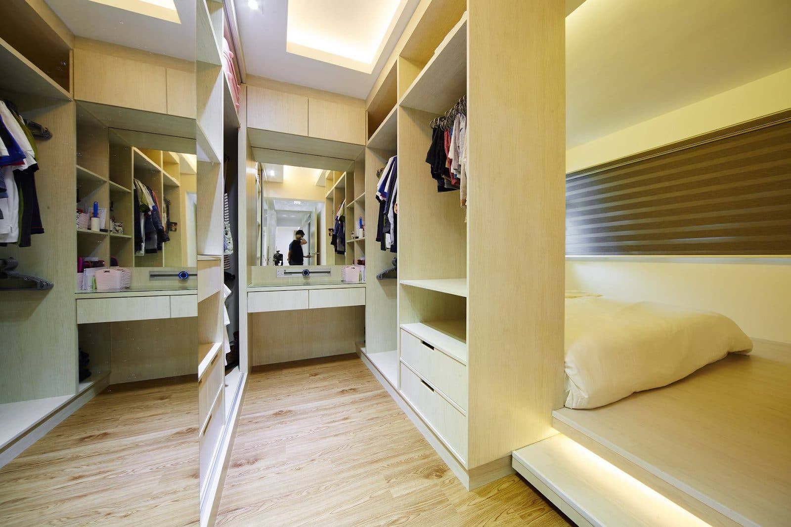 Walk-in wardrobes 