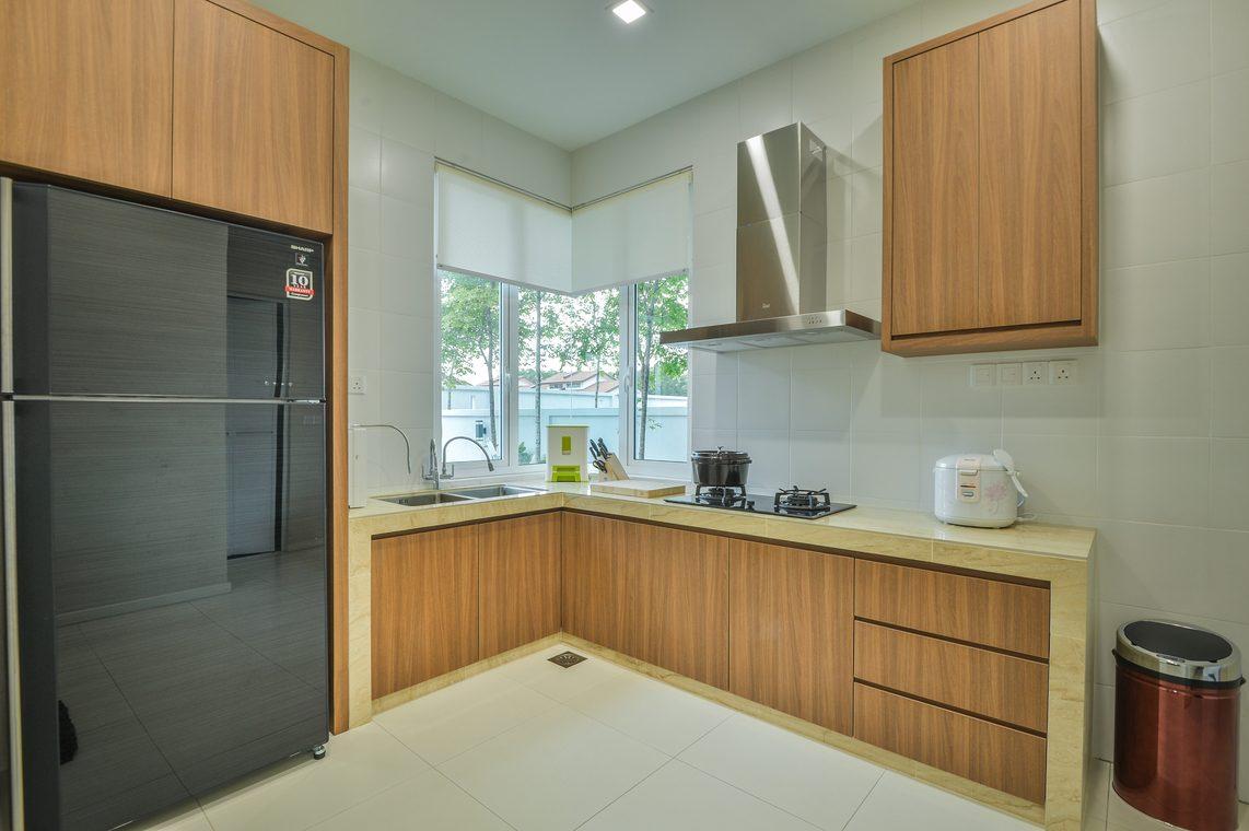 Susun atur dapur sudut untuk rumah Semi-D di Viridian, Cheras Idaman, Kuala Lumpur