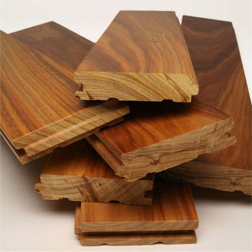 Papan kayu keras diperbuat oleh kayu keruing untuk lantai rumah 