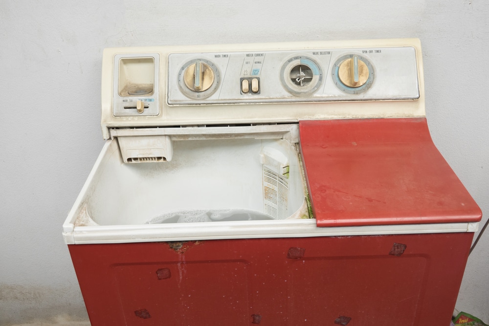 Mesin basuh lama yang tidak mempunyai bahangian gantian