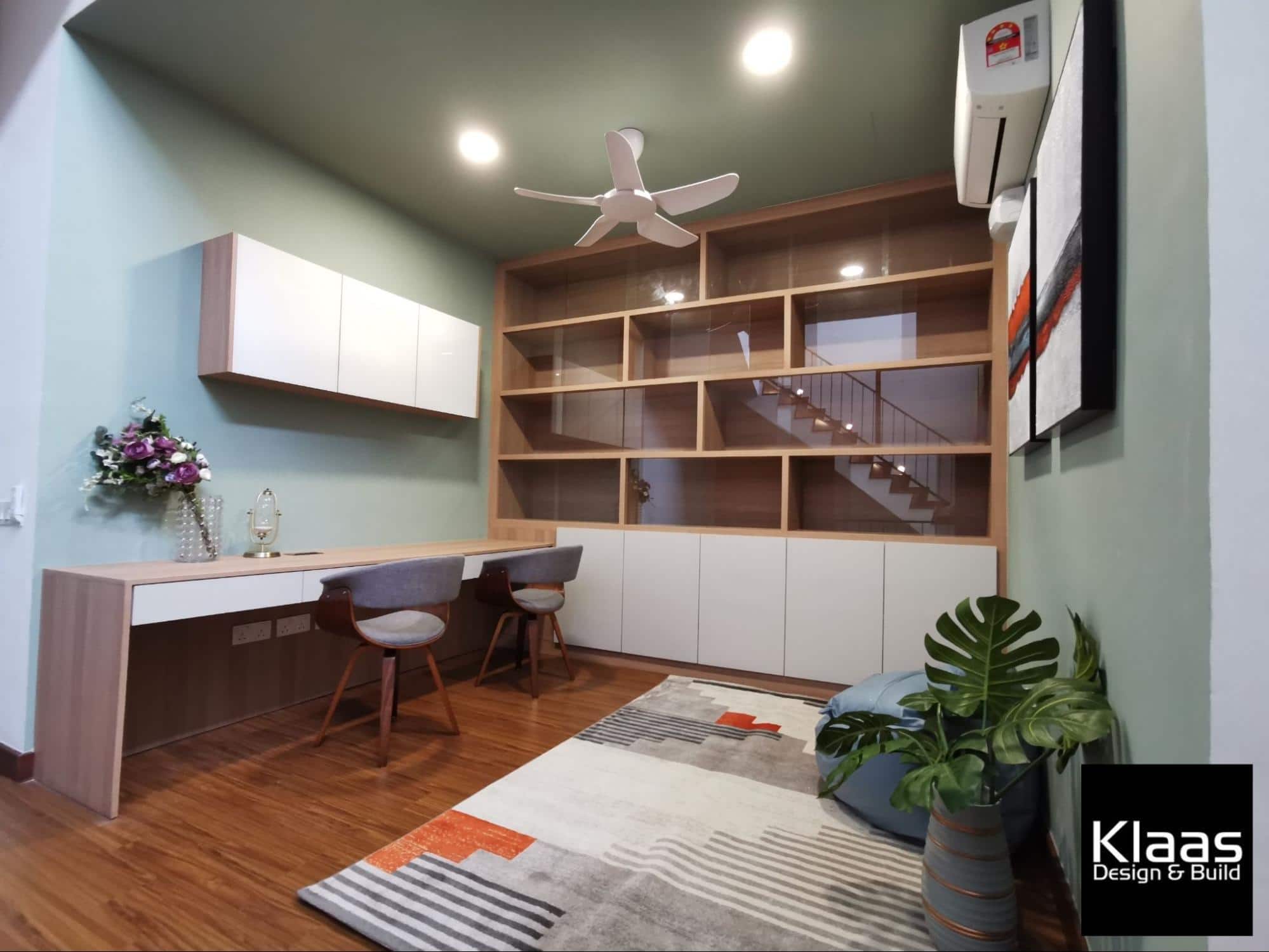 Green study room in upstairs foyer