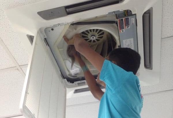 Aircon general cleaning for cassette unit by Recommend.my Malaysia