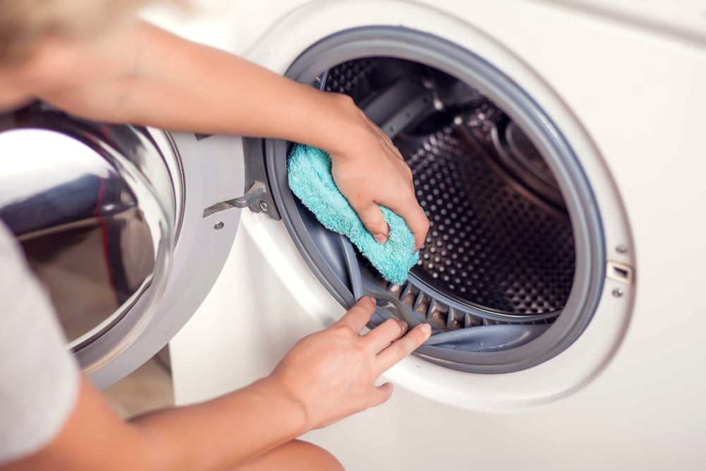 Wiping mildew and dirt off of a front-load washing machine rim