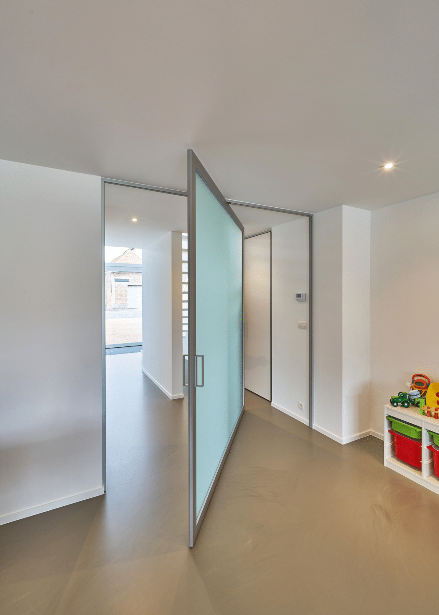 Frosted glass pivot door in the front door