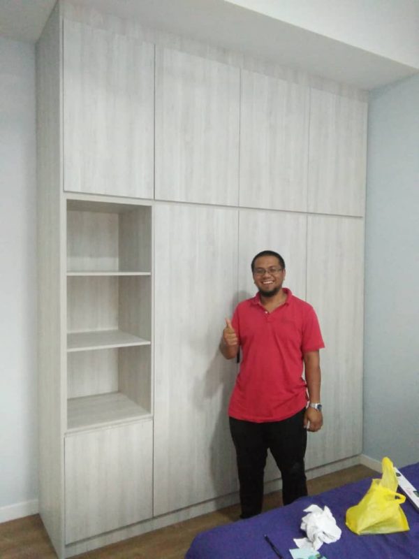 Kabinet bilik tidur melamin warna putih 