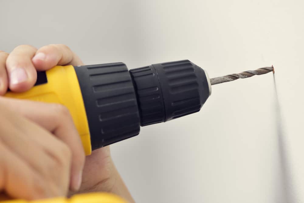 How to drill holes in your wall the right way - Recommend.my