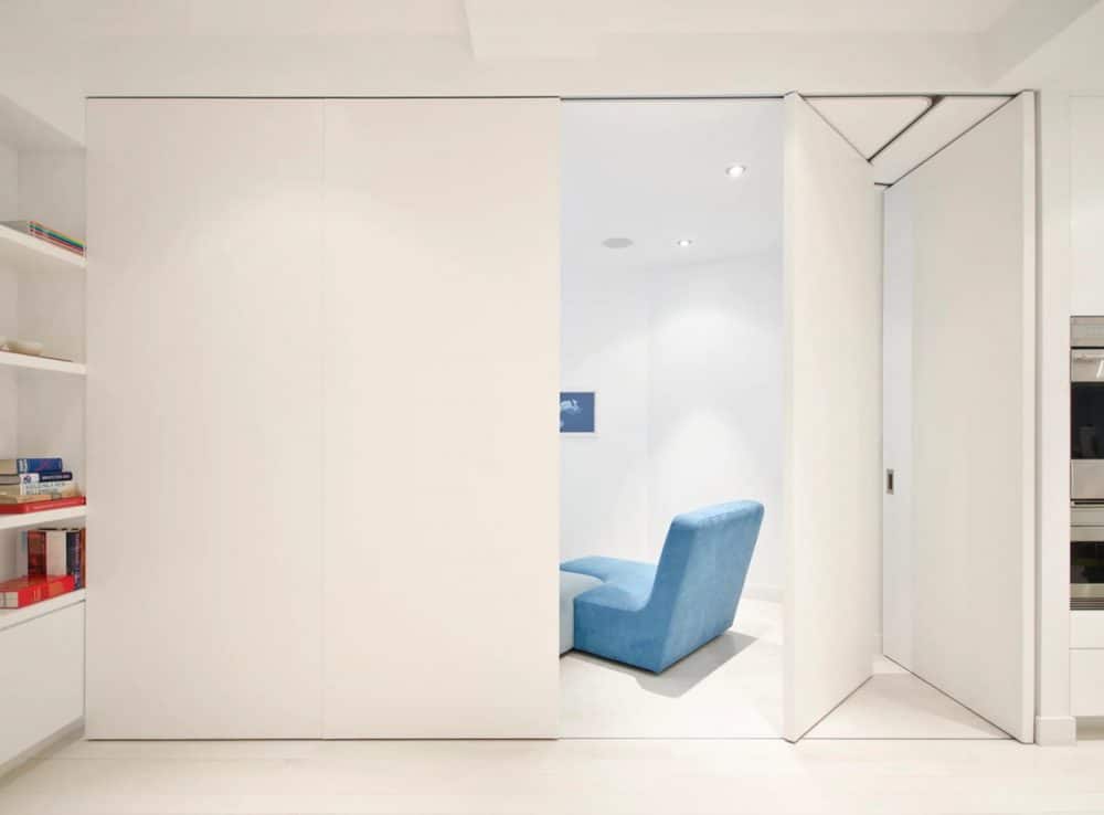 Folding wall partition opens up two rooms