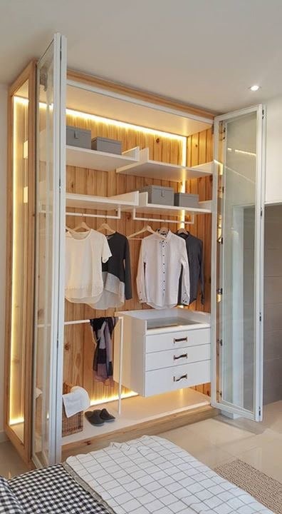 See through wardrobe folding doors in aluminium and glass