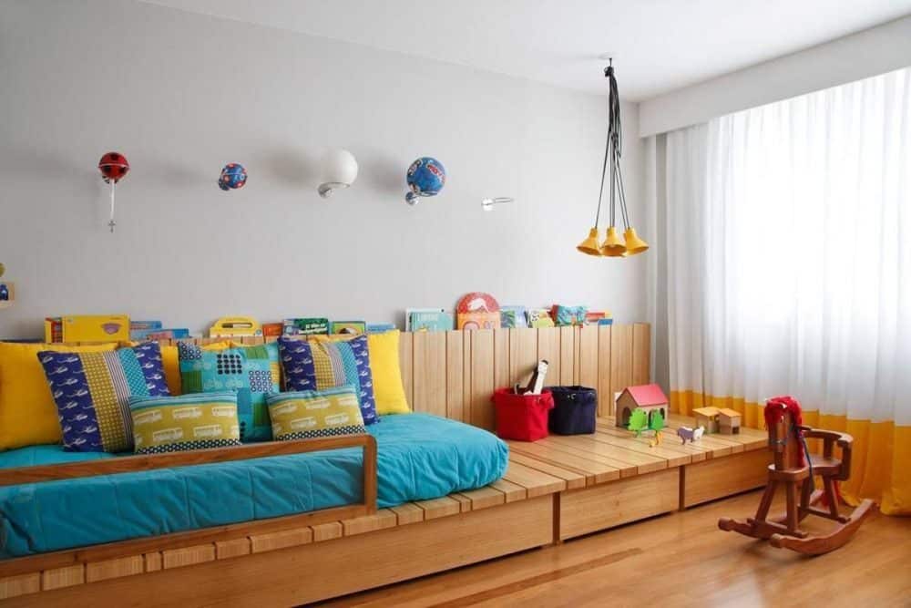 Raised platform along an entire wall, doubling as a play area