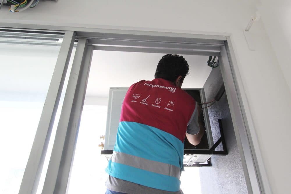 Above: Mounting outdoor aircon unit